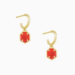 Tomon Huggie Earrings in Gold